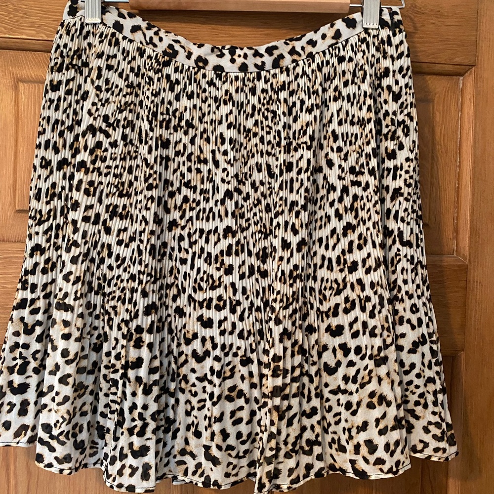 Banana Republic cheetah print pleated skirt